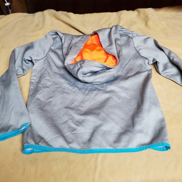 Size large Under Armour big boys sweatshirt - Picture 3 of 4